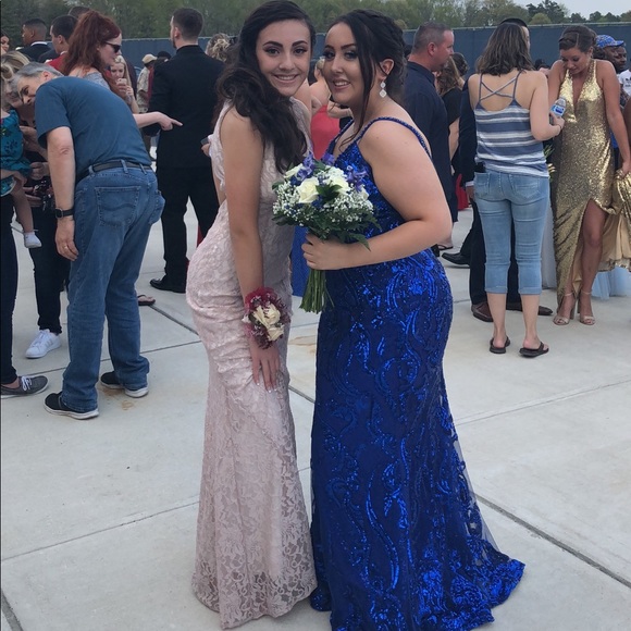 Prom dress !! - Picture 2 of 3